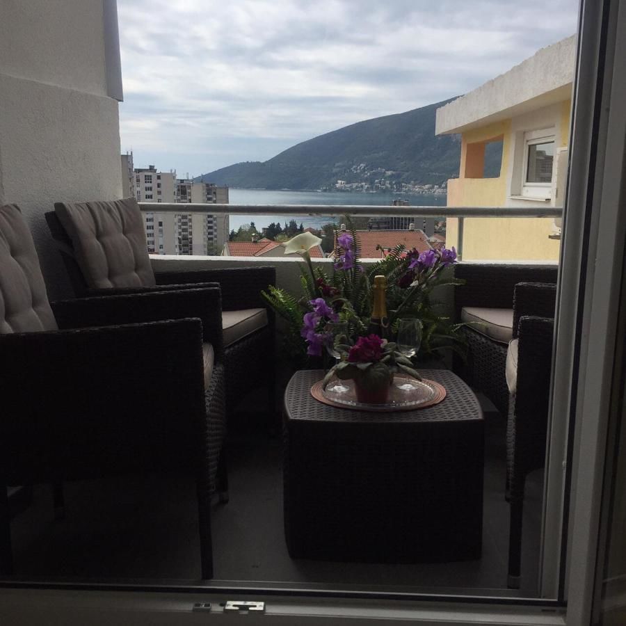 Апартаменты Green Peace Apartments with Swimming Pool Херцег-Нови